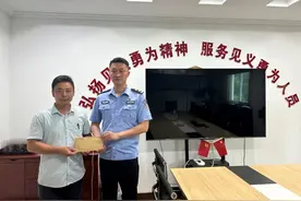 江苏常州：小货车着火，3名过路司机伸援手获见义勇为表彰图片