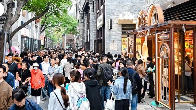 秋雨挡不住！这个商业街区带火郑州老城，终结郑州商业“缺文化”的历史