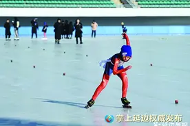 延吉200余名中小学生角逐速滑比赛图片