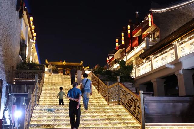 老地标成夜游好去处！昨晚，玉林这里灯火璀璨