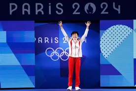 陈艺文女单3米跳板夺金实现“大满贯”，父亲：女儿辛苦了，回家后要抱抱她图片