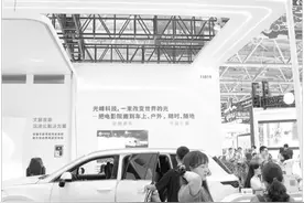 驯光驭影！光峰科技构筑激光显示“中国方案”丨“沪市新质生产力巡礼”系列报道图片