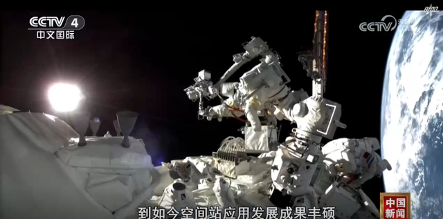 身着“中国红”、国旗与地球同框 中国航天人的家国情怀都藏在这些细节里