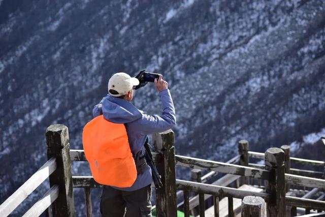 百人户外团队从险峻七女峰到云端天圆地方，爱徒步更爱大自然