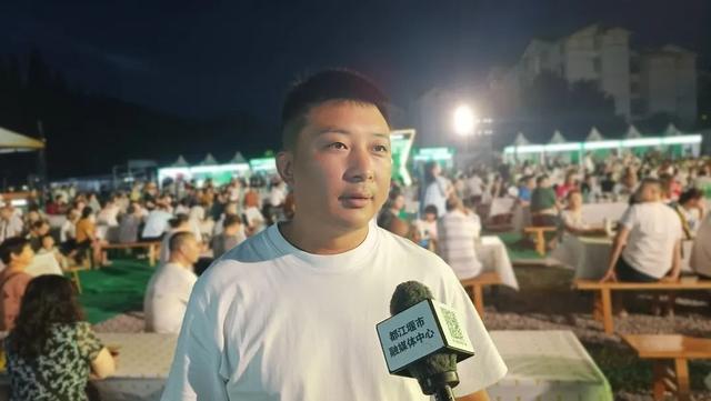 2025都江堰首届青岛啤酒节启幕 多元狂欢点亮城市夜生活