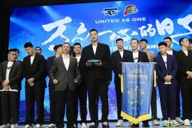 北京首钢篮球俱乐部男女篮出征新赛季图片