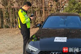 临牌被撕坏，A4纸打印一张上路？交警：无效，属不按规定悬挂号牌图片