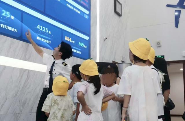青岛航空助力！8个地贫家庭来青开启公益研学之旅