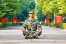 体能满分、射击满分，这个新兵“双冠王”！图片