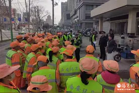 西安公安交警莲湖大队集中开展环卫工人交通安全春季“橙色守护”警示教育活动图片