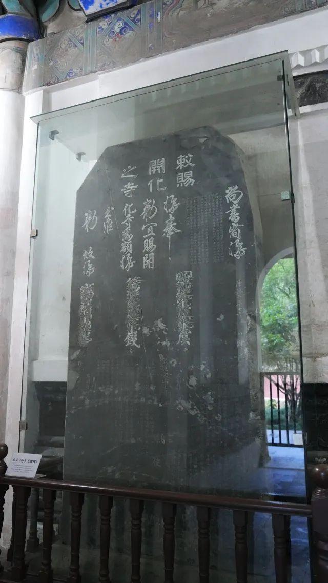 已实施限流！西湖边著名景区突然爆火，天天围满人！大家统一动作，紧急提醒……
