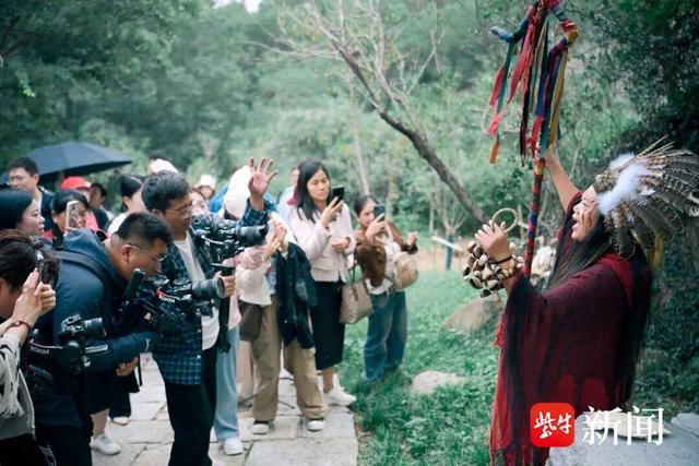 连云港桃花涧“东夷部落野趣季”国庆首日火爆！ 沉浸式体验穿越千年部落文明