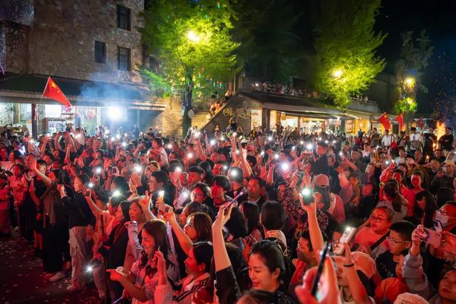 金秋有礼 绵阳有你 ‖ 九寨沟/黄龙下一站直接冲！九皇山篝火狂欢+羌族天团NPC，九绵高速顺路嗨！