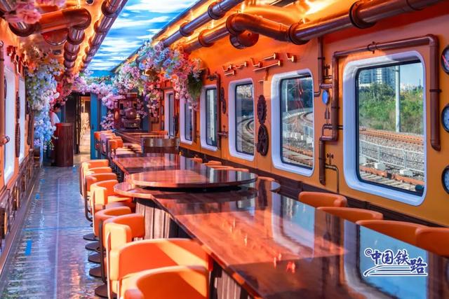 首次载客运行！12306可购票！旅客：上车像穿越