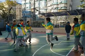 课间延长5分钟，像重视课堂一样重视课间 | 新京报快评图片