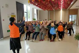苏州社区“手指操”关爱老人身心健康图片