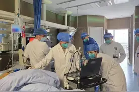 生死较量 医道仁心——成都市公卫中心多学科协作救治危重症患者图片