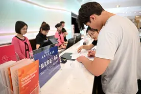 优化离境退税政策！境外旅客来华购物实惠更多图片