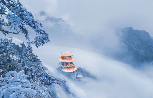 踏破风沙赴神都，白云山赠“终身旅游卡”！让天山来客常回“家”看看