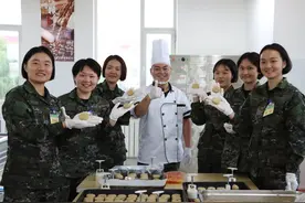新兵如何渡过“每逢佳节倍思亲”的想家关？他们这么做图片