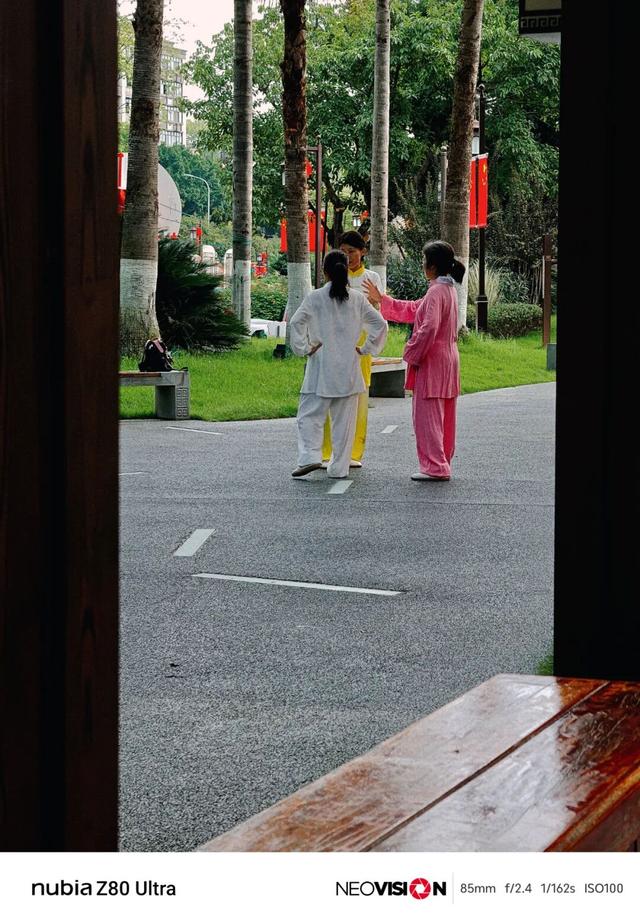 一台不妥协的“街拍游戏机”！努比亚 Z80 Ultra深度体验