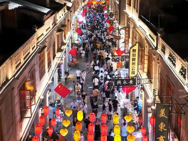 广东揭阳古城国庆开街迎客