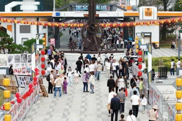 松花江畔涌新潮  |  双节“吉林热”持续升温：赏秋、红色游齐爆，全网20亿次围观