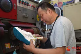 灵台：补鞋者新说图片