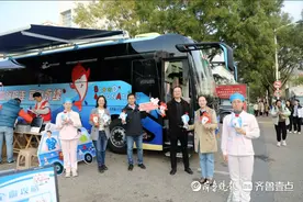 “海豚号”献血车投入使用！首站驶入青科大校园开展无偿献血活动图片