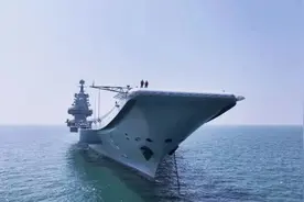 台军又紧盯上了：解放军辽宁舰今日凌晨出现在台湾东北部海域图片