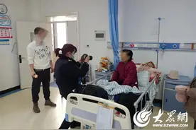 微山县公安局两城派出所为住院老人办理身份证图片