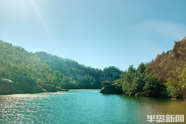 天蓝山青入镜来