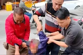 玉林一老人骑车不慎掉落水沟，热心医生伸援手图片