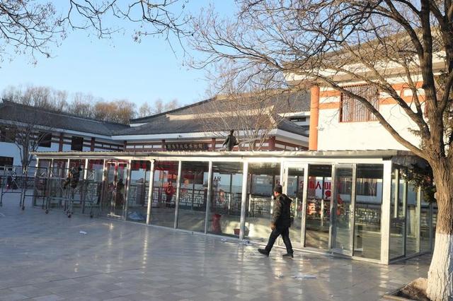 抢先看！马年迎春灯会布展正酣