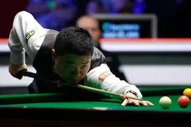两杆破百！丁俊晖10-3马克-威廉姆斯 晋级八强图片