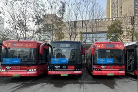 跨年夜，武汉公交多条线路调整图片