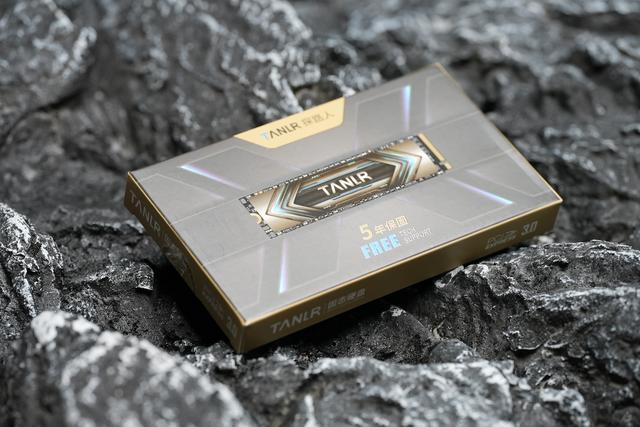 性价比之选：探路人TN350 PCIe 3.0固态硬盘开箱图赏！