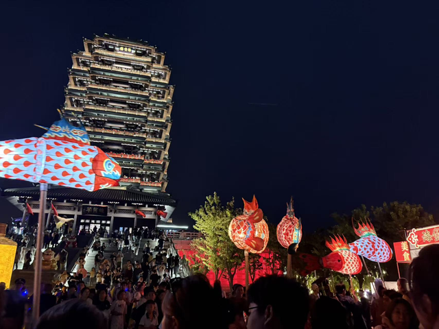 国庆海岱好市人气爆棚 沉浸式体验带你 “一秒入齐”