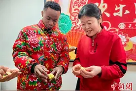 吃汤圆跳《科目三》：坦桑尼亚友人河北武邑体验中国传统与流行图片