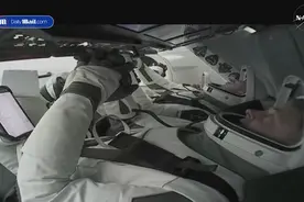 滞留9个月回家，美国宇航员不会走路了，艰难生活才刚开始图片