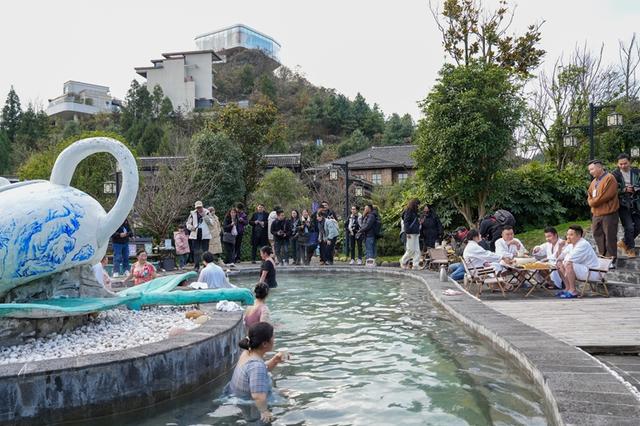 贵州百里杜鹃：“温泉＋”让冬日“热资源”变身经济“热引擎”