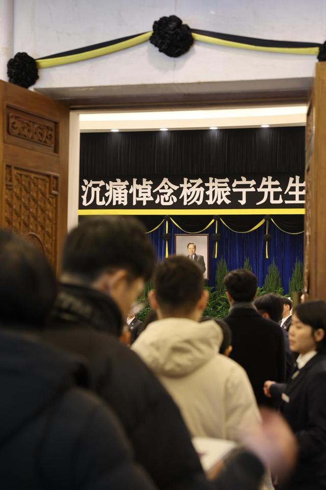 今天，送别杨振宁先生