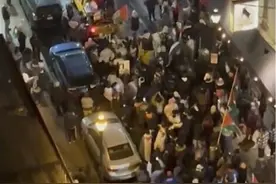 美媒：亲巴勒斯坦示威者在费城犹太人餐厅外集会，州长和白宫都谴责图片