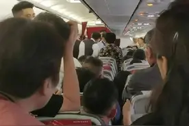 潮评丨女子躺座椅致航班延误2小时，航空规则岂能当儿戏图片