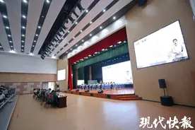 “鲁迅”现身南京这所小学课堂，与孩子们实时对话图片