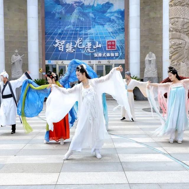 当龙虎山景点开启朋友圈，画风居然是这样！