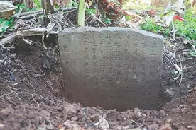 澄迈通潮阁遗址发现“飞阁俯长桥”残碑 刻立时间或为康熙年间图片