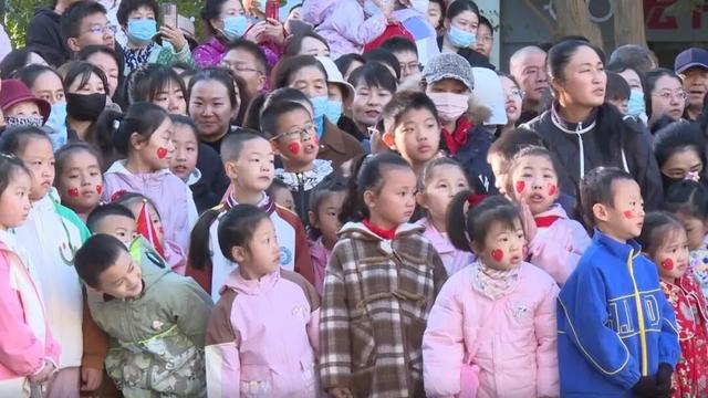 敦煌：双节同庆氛围浓 欣欣向荣风光好