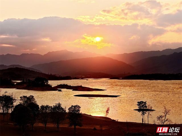 跟着网友游桂林丨山水不在画里，在灵川的黄昏里