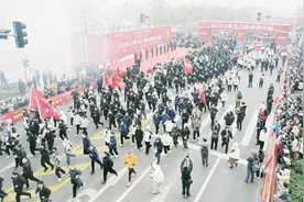 全市迎新长跑鸣枪开跑图片